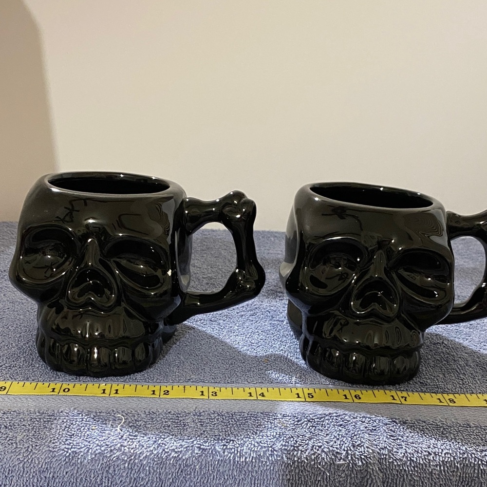 Black Skull Mugs Set